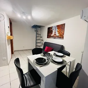 Falcone House , Napoli Italia